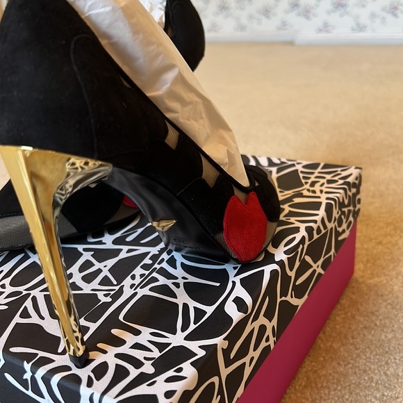BNWT DVF black and red suede hearts pump size 8.5 - Picture 3 of 4